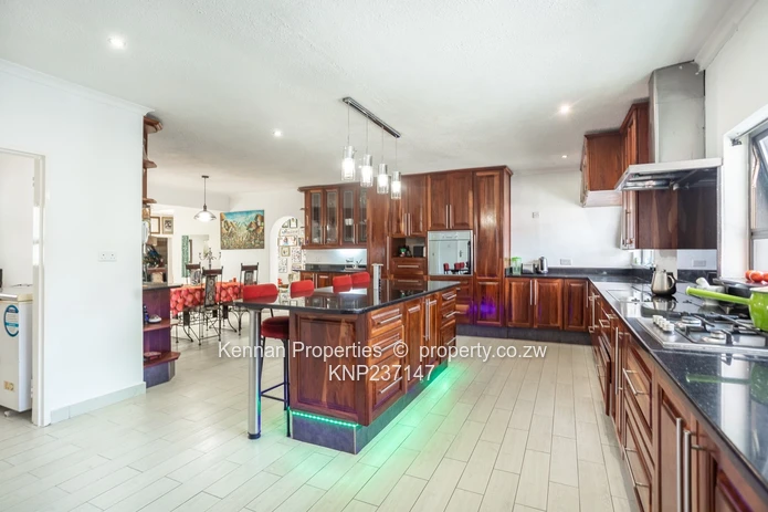 Executive 5 bedroom home with 3 bed cottage in prime area (Sole Mandate)