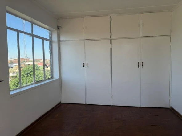 3 Bedroom Flat & Apartment