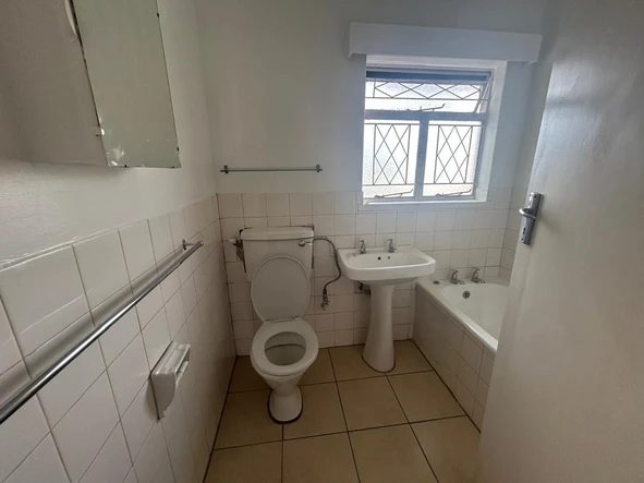 2 Bedroom Flat & Apartment