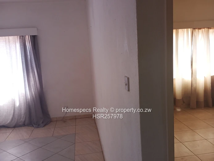 1-Bed Ground Floor Flat in Avenues — Borehole & Secure