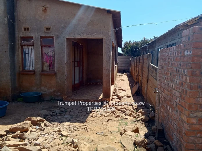 Hatcliffe 4-Bed Fixer with Covered Verandah & Yard