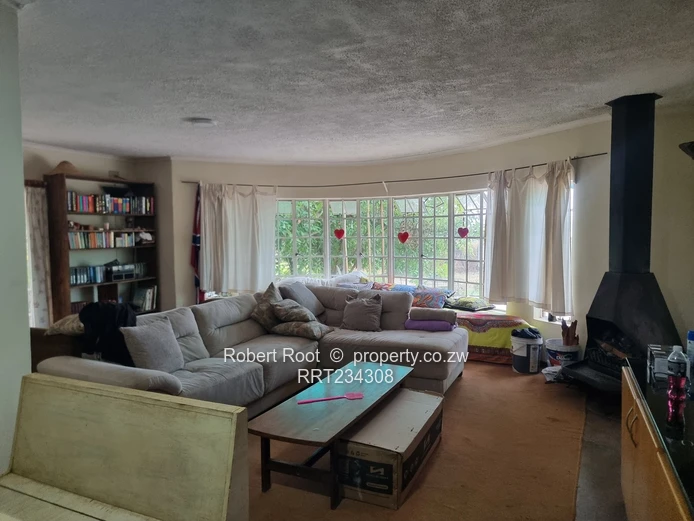 2-Acre Dam-Front Property In Glen Lorne!