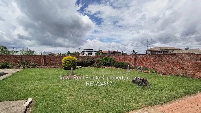 4-Bed Pomona Home with Spacious Living Areas