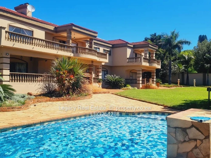 Borrowdale: Grand 9-Bed Residence on 4000m² with Borehole