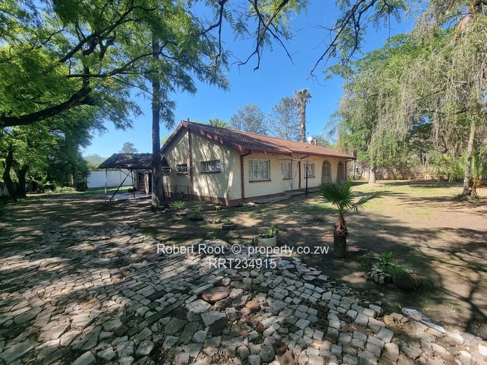 Family Home on 2090sqm in Sought After Rhodene, Masvingo