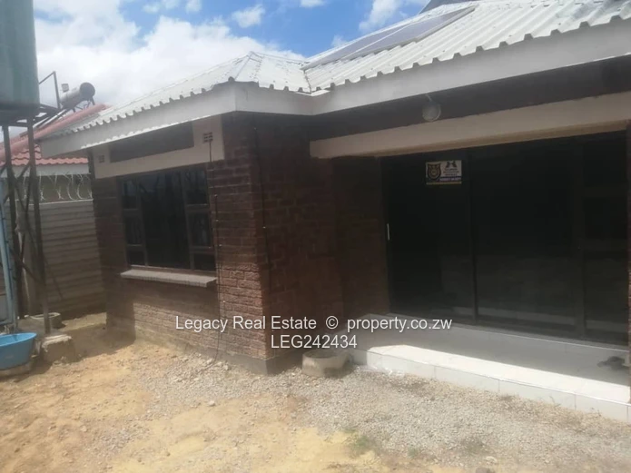 Glaudina House to Let – Solar, Borehole & Water Tank