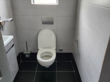 4 Bedroom Flat & Apartment