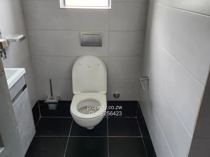 Modern 4BR Greendale Flat — Borehole, Designer Kitchen