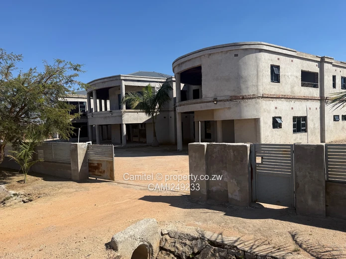 Spacious 6-Bed Arlington Home on 2777m² with Borehole