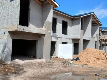 4 Bedroom Flat & Apartment