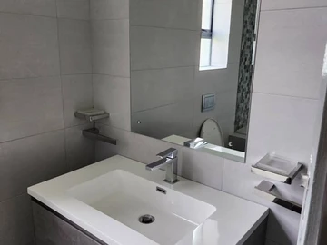 4 Bedroom Flat & Apartment