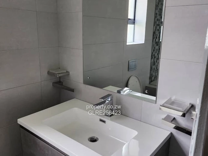 Modern 4BR Greendale Flat — Borehole, Designer Kitchen