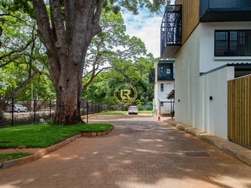 2 Bedroom Flat & Apartment