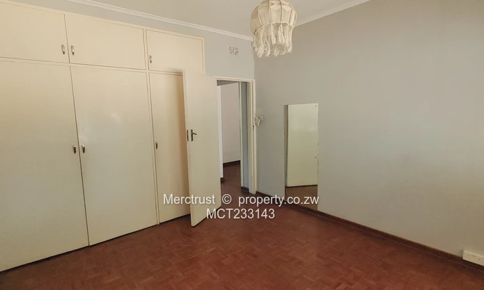 Neat simplex garden flat (Sole Mandate)