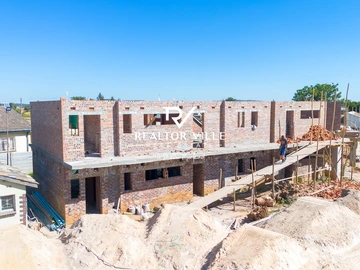 2 Bedroom Flat & Apartment