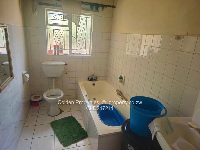 Spacious 3-Bed Home in Zimre Park - 936m² & Borehole (Sole Mandate)