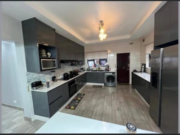 4 Bedroom Flat & Apartment