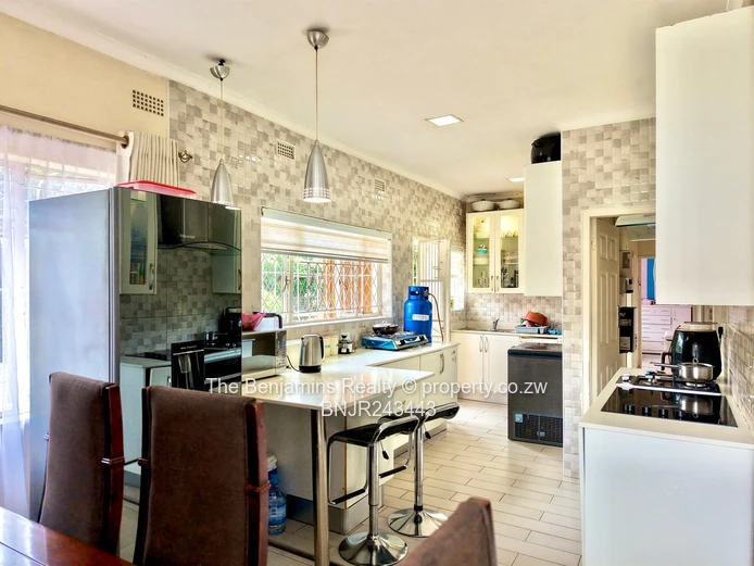 3 bedroom house for Sale Avondale West