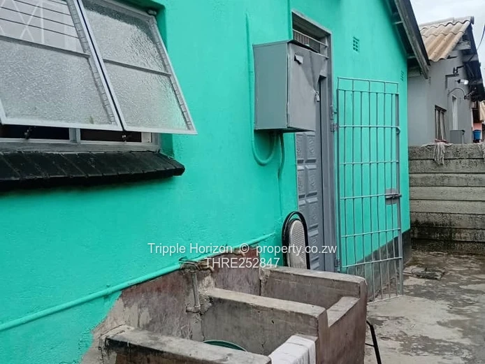 5-Bed Chitungwiza Home with Borehole & Secure Yard