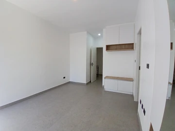 2 Bedroom Flat & Apartment