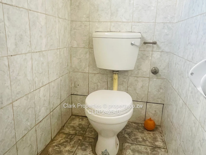 4-Bedroomed Fix-Me-Upper: A Great Investment (Sole Mandate)