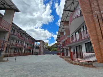 2 Bedroom Flat & Apartment