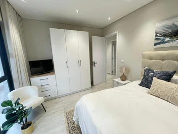 3 Bedroom Flat & Apartment