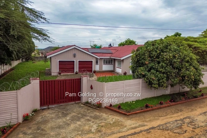 Modern 4 Bedroom House Zimre Park