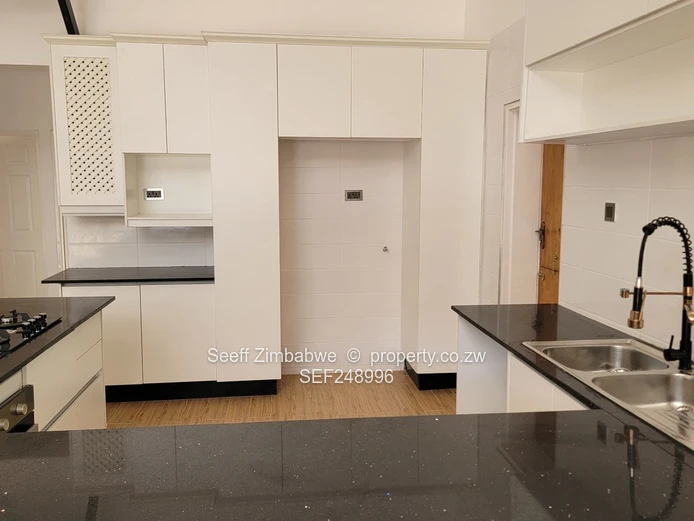 Modern 3-Bed Cluster Home — Private Garden, Pool, Gym, Close to Reekworth School