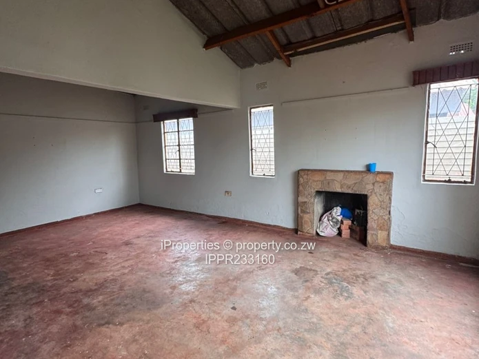 A neat 4-bedroom home sitting on 300m² with full Title Deeds. (Sole Mandate)