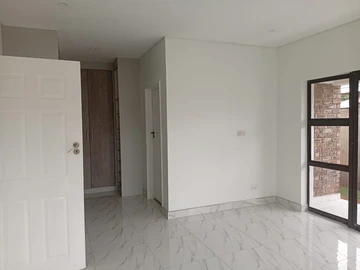 3 Bedroom Flat & Apartment