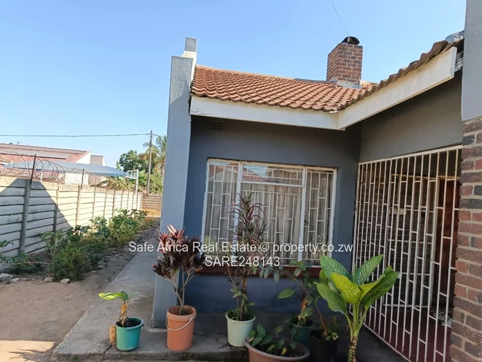 Waterfalls Mainway Meadows – Elegant 3-Bedroom Family Home for Sale