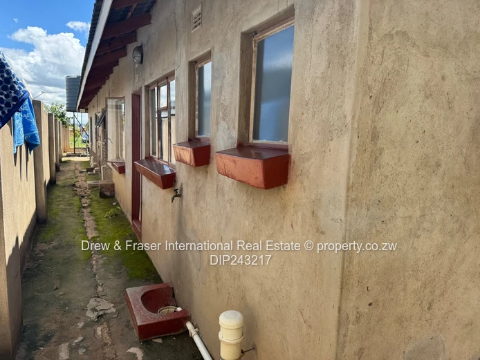 Budiriro Cabs 5 beds house for sale $65k