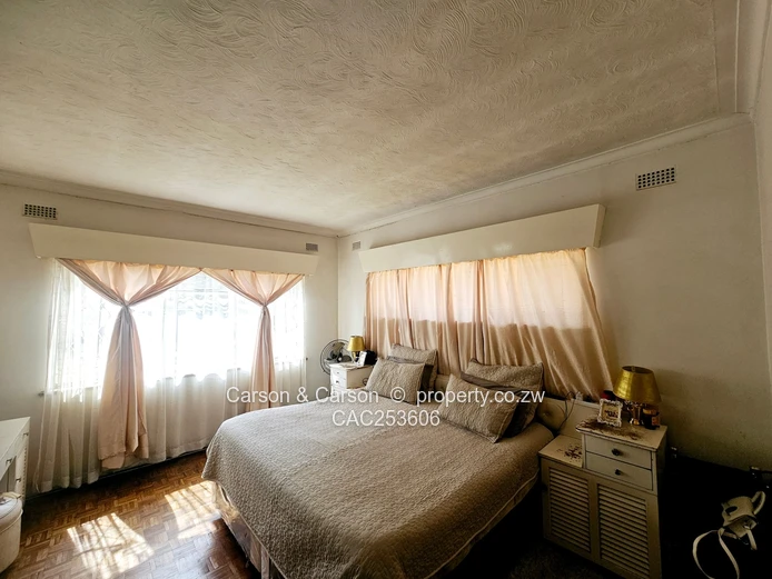 4 bedroomed house for sale in Queensdale