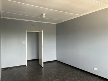 3 Bedroom Flat & Apartment