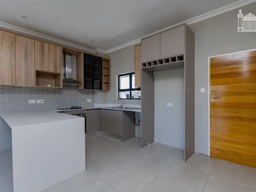 2 Bedroom Flat & Apartment