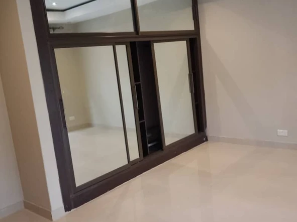 4 Bedroom Flat & Apartment