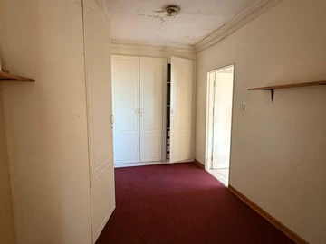 6 Bedroom House