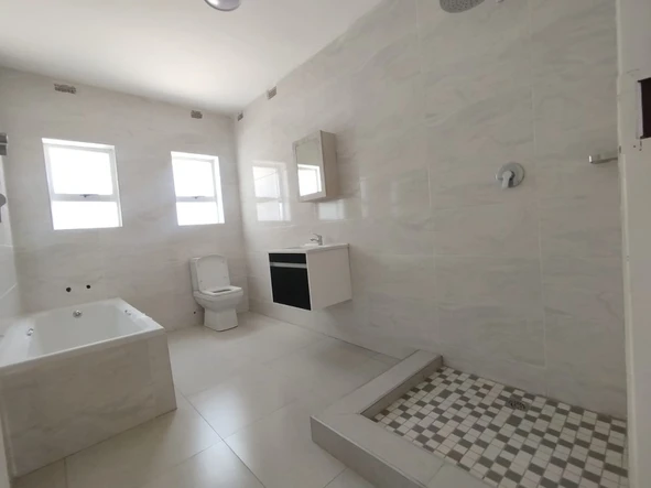 3 Bedroom Flat & Apartment