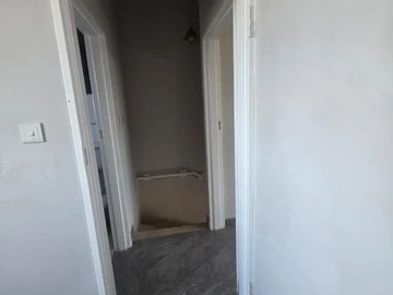 2 Bedroom Flat & Apartment