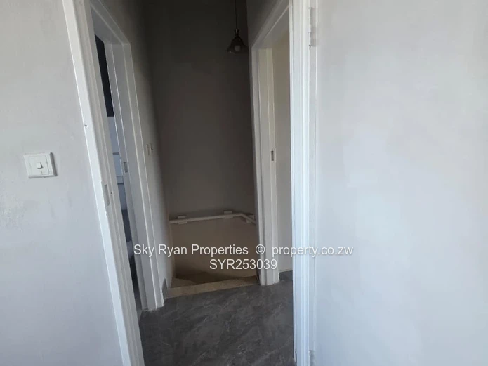 Avenues 2 Bed Flat To Let 