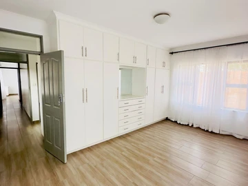 4 Bedroom Flat & Apartment