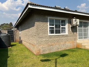 2 Bedroom Flat & Apartment