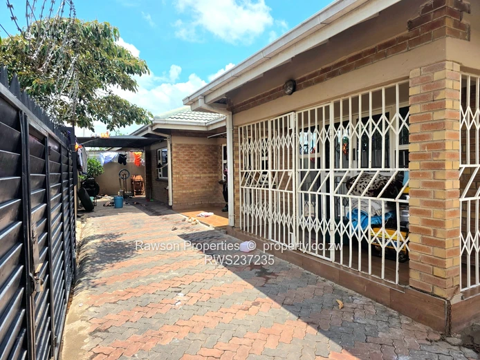 Neat as a pin! (Sole Mandate)