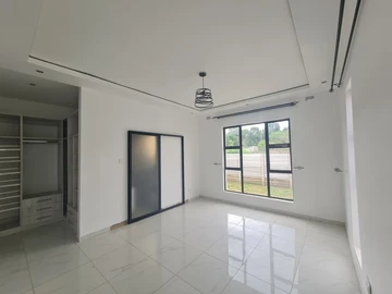 3 Bedroom Flat & Apartment