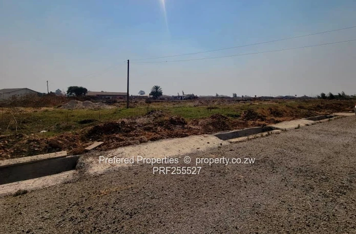 Corner 200 m² Glen View Stand - Sewer & Gravel Road (Sole Mandate)