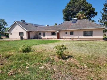 Modern 2x 2-Bed Apartment with Borehole in New Marlborough