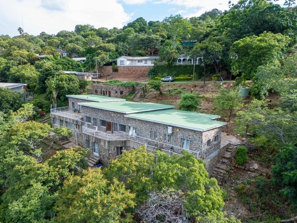 6 Bedroom House