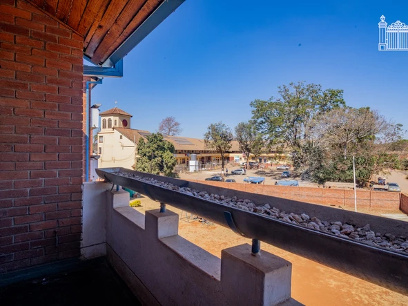 2 Bedroom Flat & Apartment