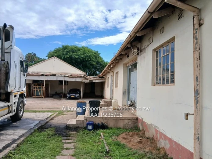 1750sqm Warehouse Facility with Offices in Prime Graniteside (Kelvin North)